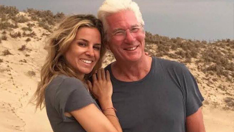 Hospitalizan a Richard Gere por neumonía en México; Su esposa afirma que se esta recuperando 