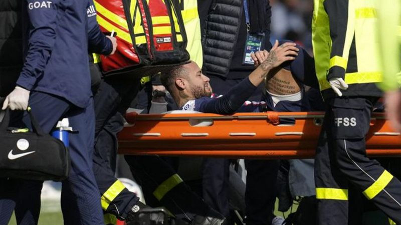 Neymar se lesiona en partido vs Lille; preocupa su tobillo ante la vuelta de Champions 