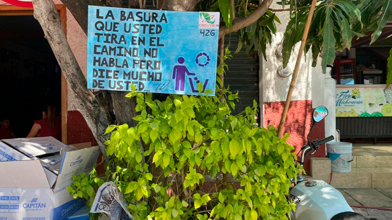 Concientizan alumnos del Cecytem Carácuaro en cuidado del medio ambiente