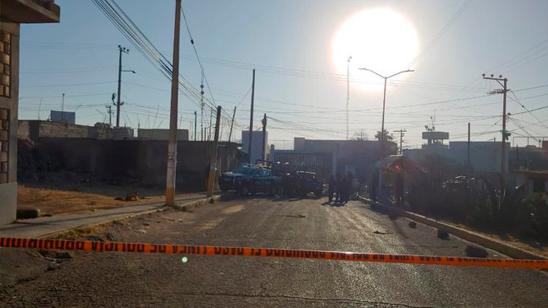 Abandonan cuerpos y cabezas con una cartulina, frente al penal de Chiconautla, Ecatepec  