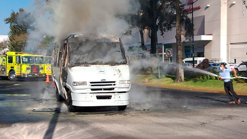 Se incendia camión sobre avenida Camelinas, frente a plaza las Américas ...