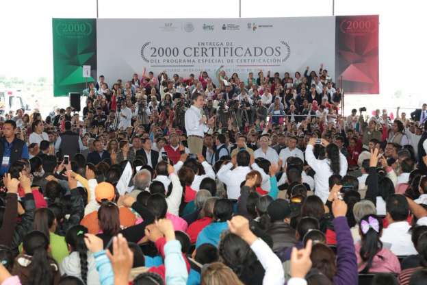 Educación, única vía para la transformación del país, asegura Nuño Mayer - Foto 1 