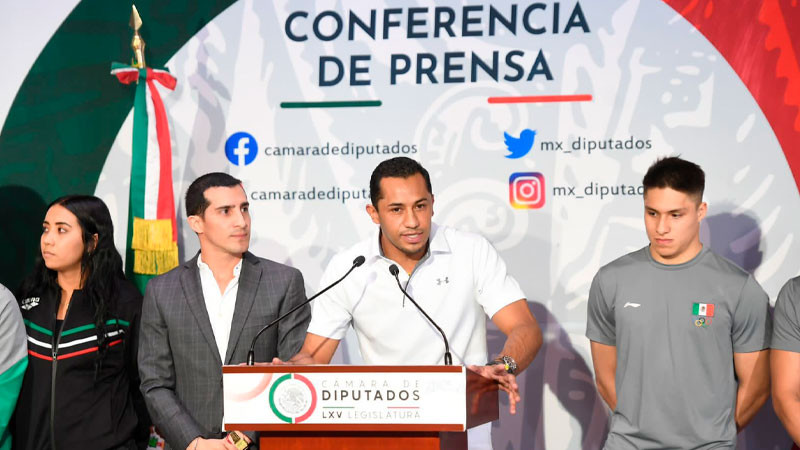 Clavadistas mexicanos acuden a Cámara de Diputados; piden resolver conflictos de cara a París 2024 