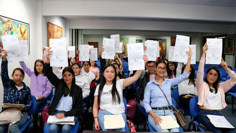 Entregadas, más de 200 claves a egresados normalistas: SEE 