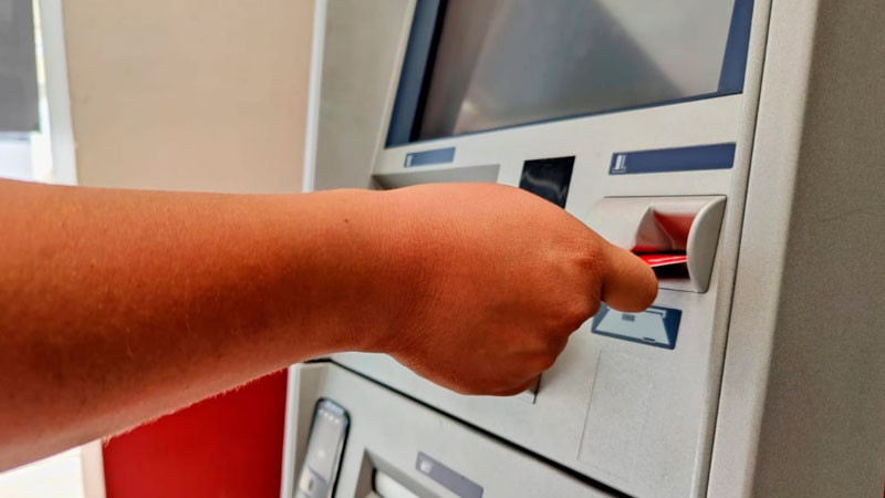 Entrega Secretaría de Educación Michoacán, más de 2 mil 500 tarjetas de nómina a maestros 