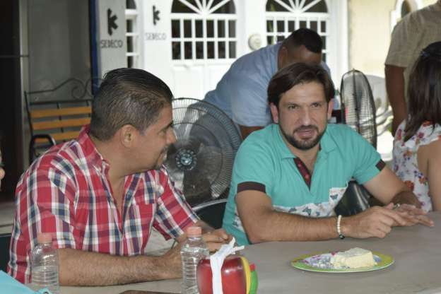 El ex seleccionado Mexicano Kikin Fonseca visita la Villa de los Manantiales - Foto 1 