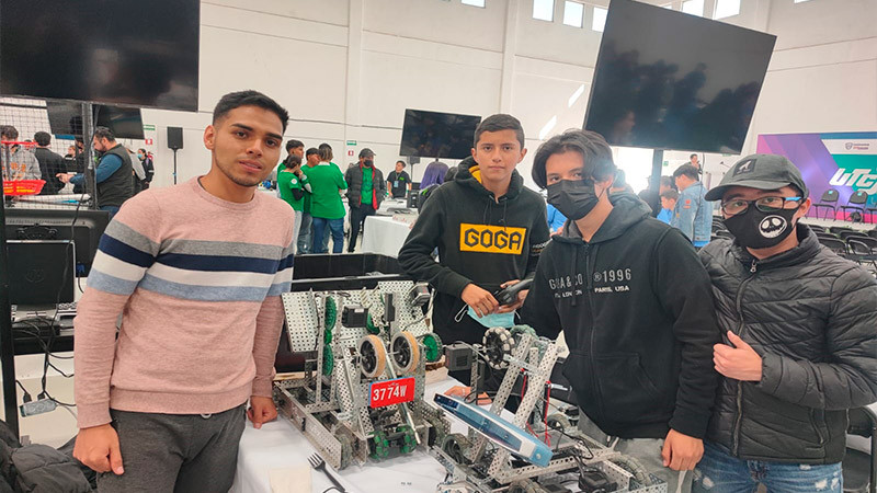 Participan alumnos del Cecytem en campeonato internacional de robótica  