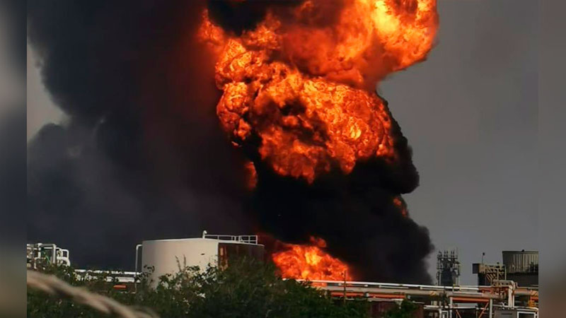 Explosión en el centro de almacenamiento de Pemex en Ixhuatlán, Veracruz  