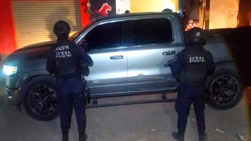 Localizan bodega con armas y equipo tactico en Juventino Rosas 