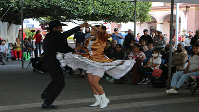 Se presenta el Ballet Folclórico Tierra Mexica y Raíces Otomíes en el Decimo Festival Nacional de la Mariposa Monarca “Alas de Libertad” 