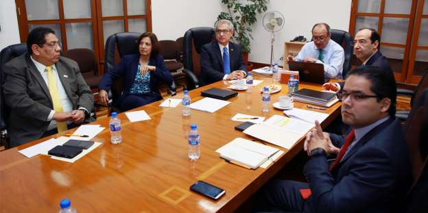 SEP y sindicato dialogan sobre mejoras en procesos de evaluación 