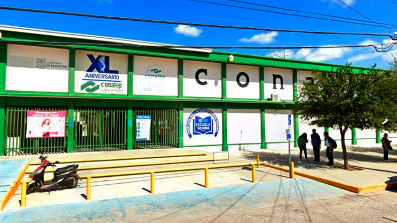 Conalep de Reynosa cambia uniforme de azul a guinda y causa molestia entre padres de familia 