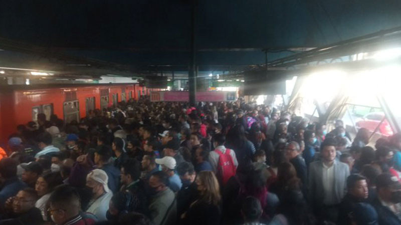 Línea 8 del metro de la Ciudad de México presenta retraso de 20 minutos 