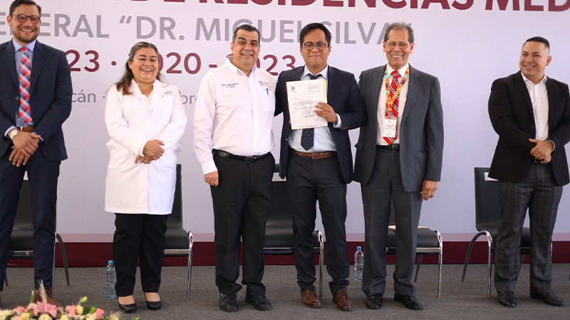 Egresan 26 médicos residentes del Hospital Civil de Morelia