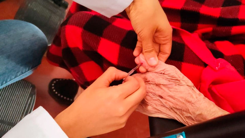 Con Salud en tu Familia, la Secretaría de Salud Michoacán atendió a adultos mayores de Apatzingán 