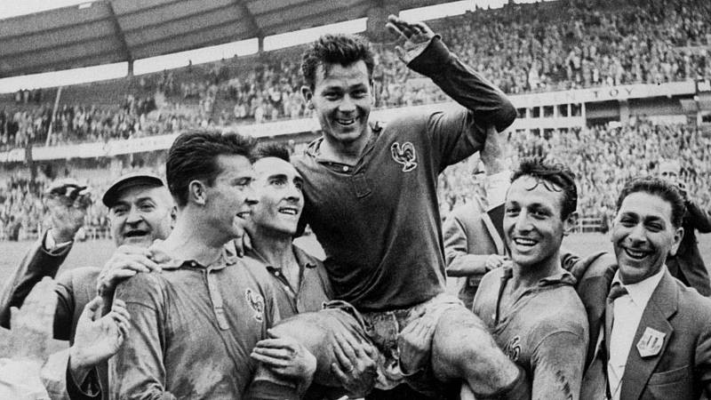 Muere el futbolista internacional francés Just Fontaine; posee el récord de goles en un solo Mundial 