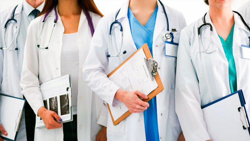 México requiere 200 mil médicas y médicos generales y especialistas: Salud 
