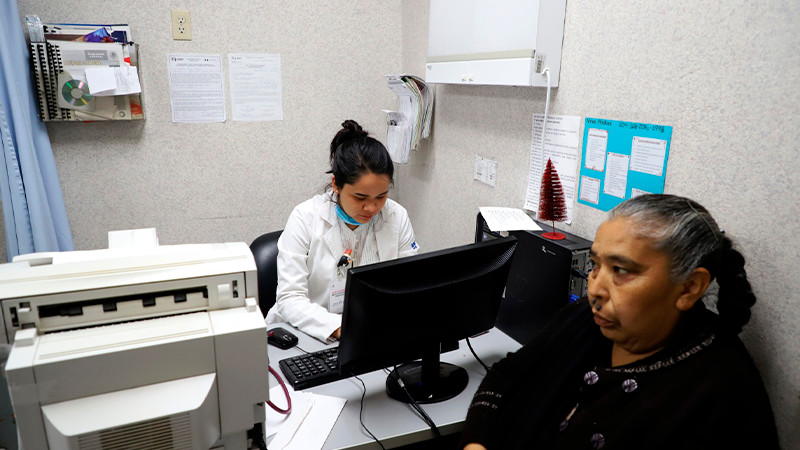 Salud Michoacán ofrece servicios gratuitos a mujeres sin seguridad social 