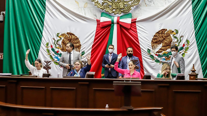 Congreso de Michoacán contra la violencia escolar y en apoyo a madres adolescentes 