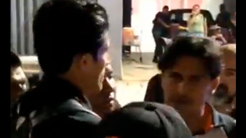 Técnico de la Liga Expansión MX se pelea con aficionados 