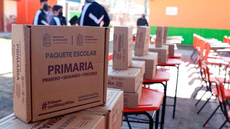 Entrega SEE Michoacán material escolar en 16 planteles de Santa Ana Maya