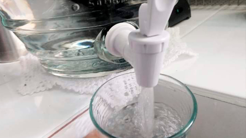 Llama Salud Michoacán a consumir agua para prevenir deshidrataciones 
