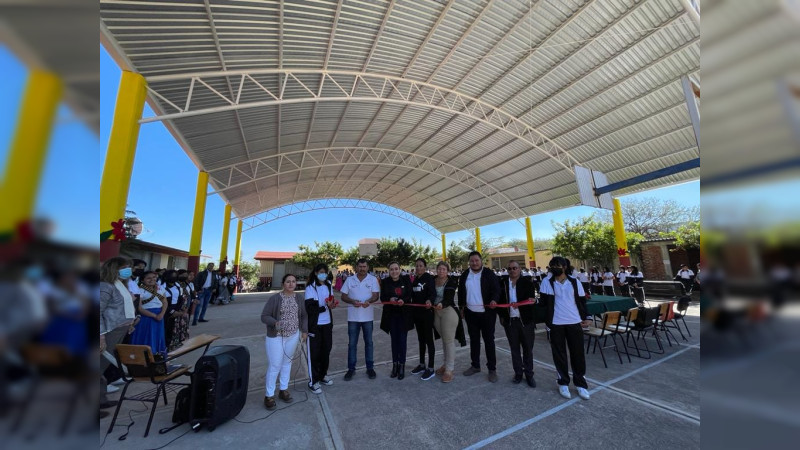 Inauguran techumbre en Telesecundaria Benito Juárez en la comunidad de San Juan, en Cuitzeo, Michoacán 
