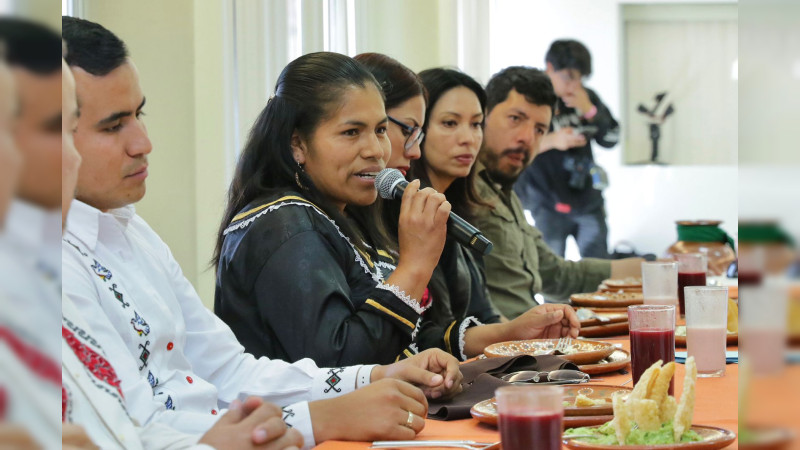 Bedolla expone a Sheinbaum logros de autogobiernos indígenas en Michoacán 