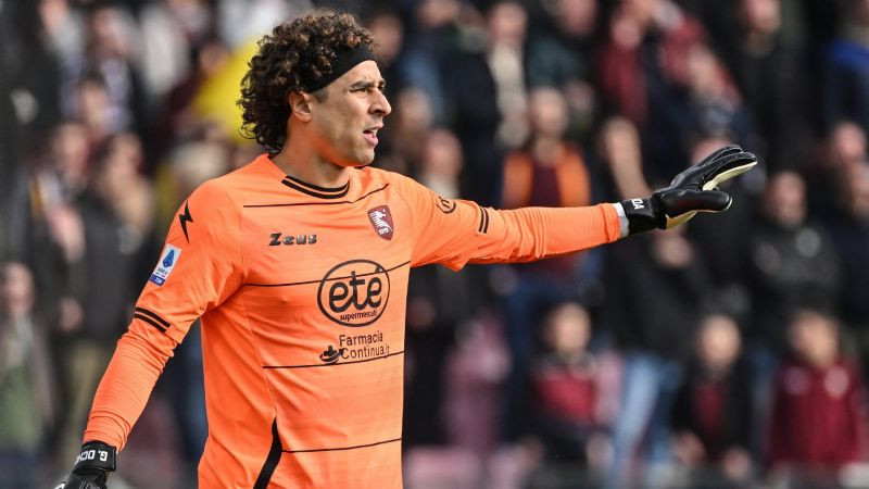 Guillermo Ochoa luce y vuelve a colgar un cero en la Serie A 