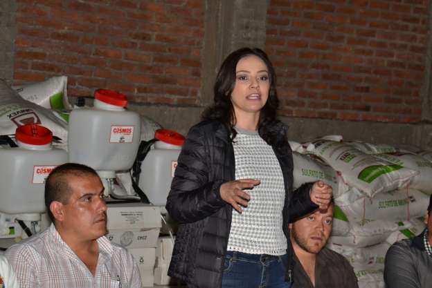 Educación, fundamental para el desarrollo: Adriana Hernández 