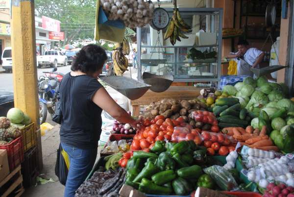 Analistas advierten sobre un incremento a la canasta básica 