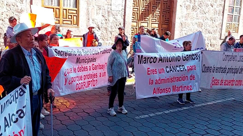 Locatarios de Mercados toman Ayuntamiento de Morelia, exigiendo salida de director de Mercados de Morelia