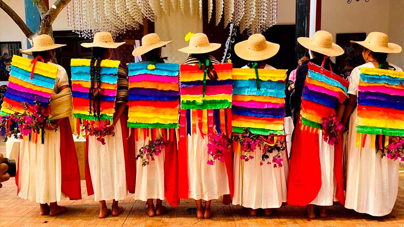 Rescata ballet de mujeres del Telebachillerato Michoacán danza purépecha 