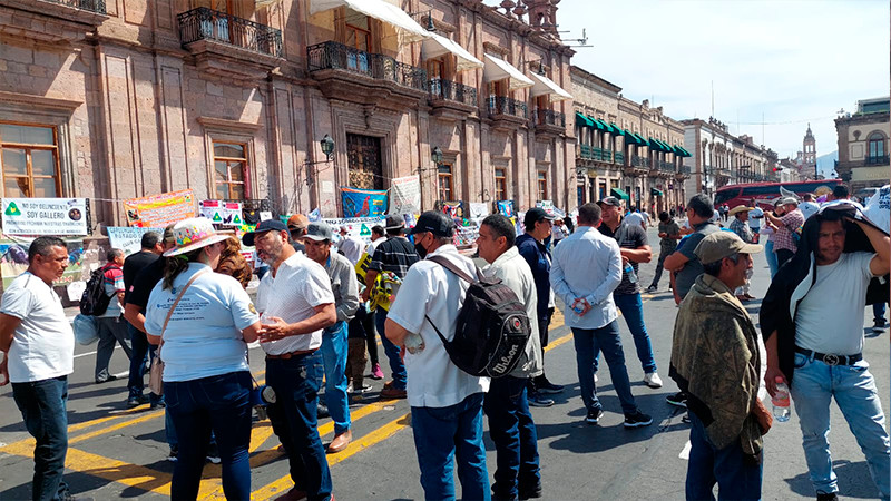 Amenazan galleros con radicalizar acciones ante prohibición de operar palenques en Michoacán