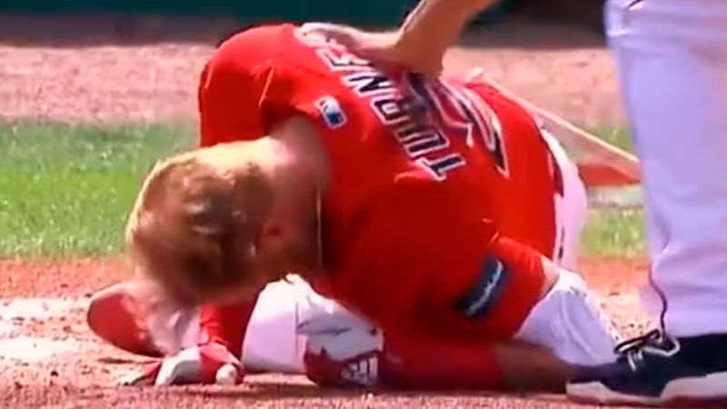 Beisbolista recibe fuerte pelotazo; le dieron 16 puntadas en el rostro 