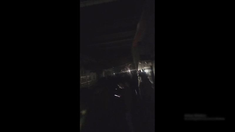 Pasajeros reportan apagón eléctrico en Línea A del Metro 