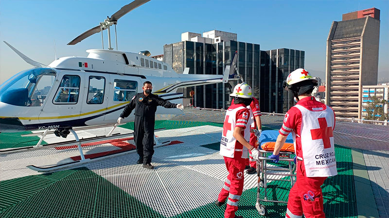 En helicóptero de la SSP Michoacán trasladan a a menor con quemaduras graves
