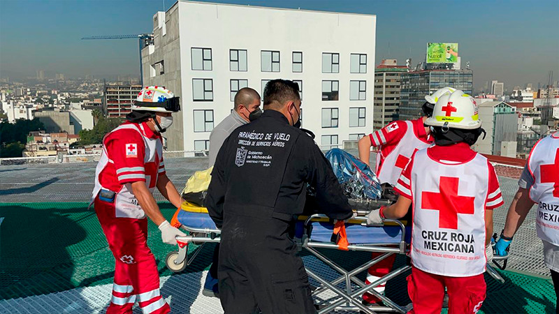 En helicóptero de la SSP Michoacán trasladan a a menor con quemaduras graves