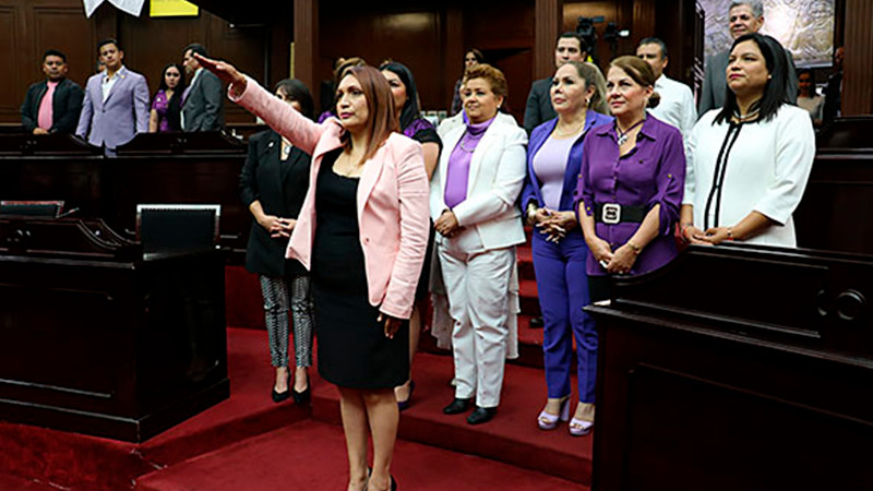 Ante el Pleno del Congreso del Estado, María del Carmen Ramírez Chora tomó protesta como titular de la Cuarta Sala Civil del STJE 