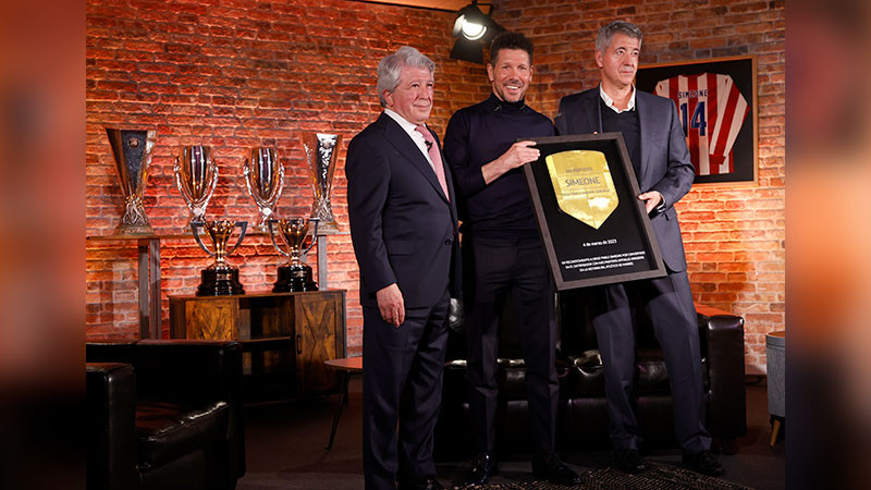 Atlético de Madrid honra a Diego Simeone como una leyenda para el club 