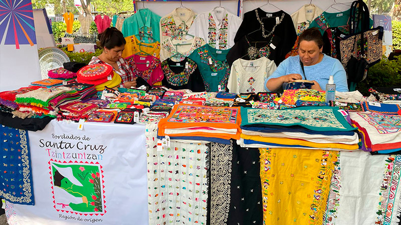 Bordadoras de historias: el arte que sostiene a más de 100 mujeres de Tzintzuntan
