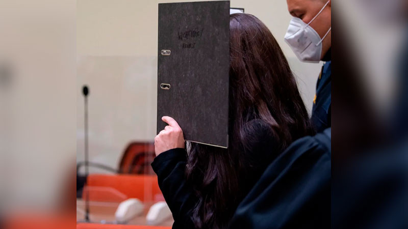 Mujer se enfrenta a la justicia en Alemania por encadenar y dejar morir a una niña 
