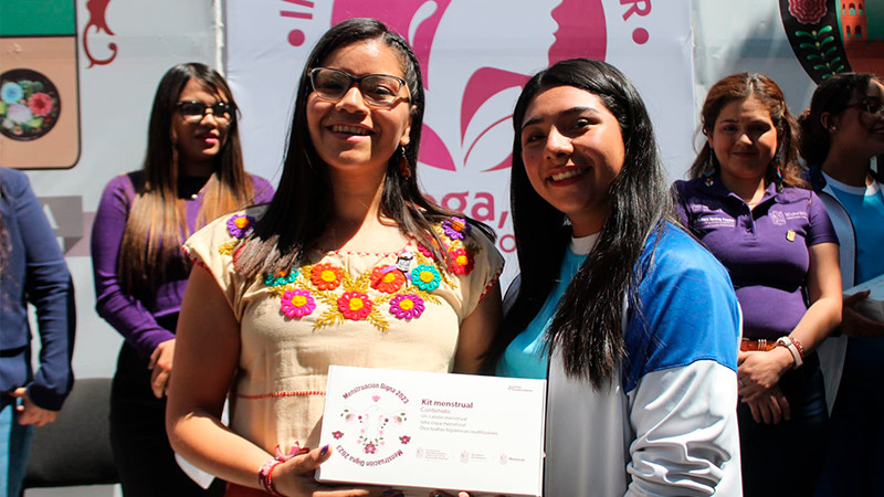 Entrega Seimujer kits de Menstruación Digna a estudiantes de Quiroga 