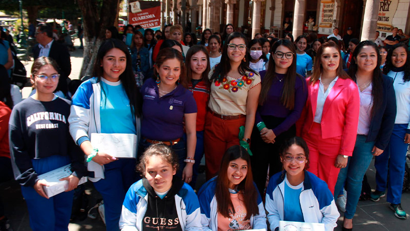 Entrega Seimujer kits de Menstruación Digna a estudiantes de Quiroga 
