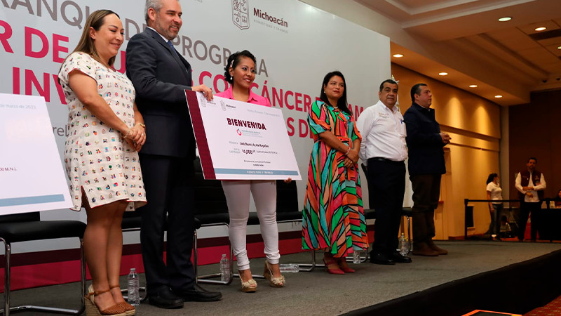 Comienza entrega de apoyos económicos a mujeres con cáncer de mama y cérvico uterino en Michoacán
