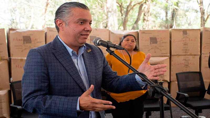 Entrega Finanzas mobiliario a 124 oficinas receptoras de Michoacán 