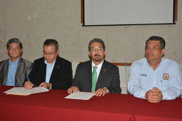El conocimiento, único medio para ingresar a la UMSNH: Salvador García Espinosa 