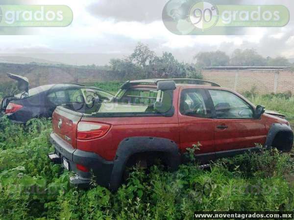 Detienen a sujeto armado y aseguran tres vehículos robados y desvalijados en Tangamandapio, Michoacán - Foto 4 