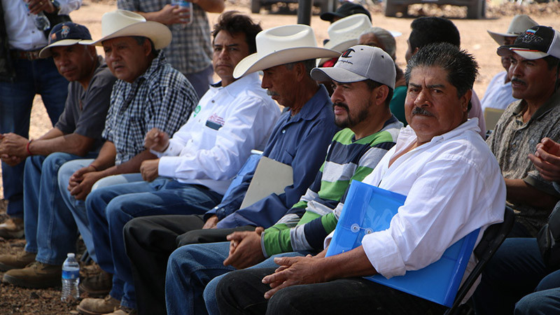 Alcalde de Ciudad Hidalgo entrega apoyos a productores del campo 