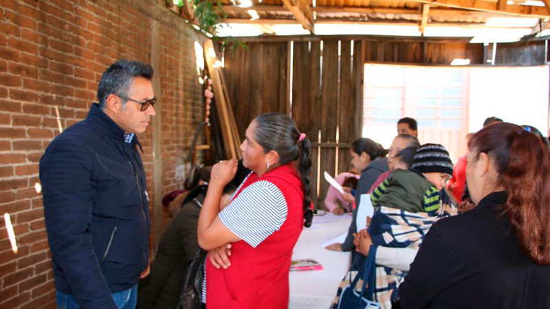 Edil de Ciudad Hidalgo visita a los habitantes de la tenencia de Agostitlán 